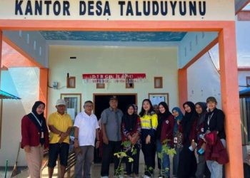 Mahasiswa KKN MBKM UNG Gelar Sosialisasi Serta Pembagian 500 Bibit Pohon
