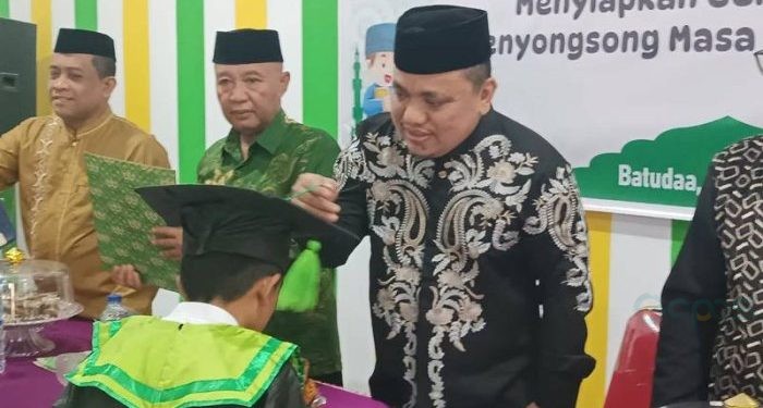 Wisuda Santri di Kecamatan Batudaa. Foto Istimewa