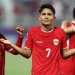Gelandang Timnas Indonesia U-23, Marselino Ferdinan (tengah) melakukan selebrasi bersama rekannya setelah mencetak gol pertama timnya melalui tendangan penalti dalam pertandingan Grup A Piala Asia AFC U23 melawan Yordania di Stadion Abdullah Bin Khalifa di Doha pada 21 April 2024. KARIM JAAFAR / AFP.