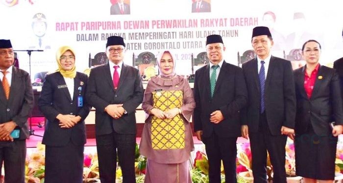 Sekda Roni Bersama Jajaran Pemda Gorut usai Rapat Paripurna Peringati HUT Gorut. Foto: Humas Kominfo Kabgor