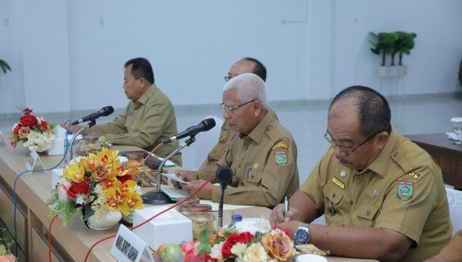 Bupati Asahan Surya saat Rakorpem bulan Mei Tahun 2024 bertempat di Aula Melati Kantor Bupati Asahan, Senin (27/05/2024).