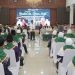 Bupati Asahan Surya saat memberikan pesan kepada 18 JCH kloter KNO sebelum berangkat, Senin (27/5/2024)