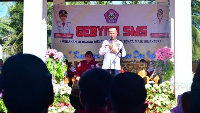 Bupati Pohuwato, Saipul Mbuinga, memberikan sambutan pada apel Gebyar SMS tahap IV di lapangan Desa Makarti Jaya, Kecamatan Taluditi, Selasa (21/05/2024). (F Iwan Karim)