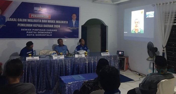 Direktur RS Dunda Limboto Alaludin Lapananda mendaftar sebagai bakal calon Walikota dan Wakil Walikota Gorontalo di partai Demokrat, Senin (13/5/2024). Alaludin sendiri tidak datang langsung, melainkan bertatap muka secara virtual.(F. Rama/gopos)