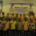 Hendra Hemeto bersama pengurus cabang dan ranting DPD II Partai Golkar Kabupaten Gorontalo usai rapat pleno, Ahad (12/5/2024).(F. Abin/gopos)
