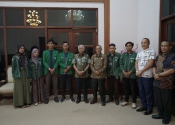 Bupati Asahan Surya saat menerima audiensi dari PC HIMMAH Asahan, Jumat (31/5/2024).
