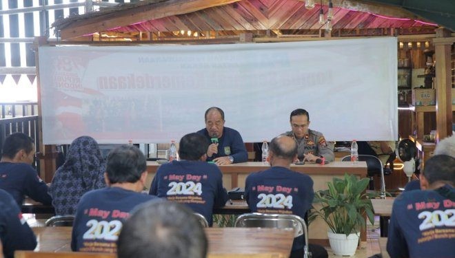 Wakil Bupati Asahan Taufik Zainal Abidin Siregar saat ramah tamah dengan serikat buruh se Kabupaten Asahan, Rabu (1/5/2024)