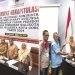 KPU Kota Gorontalo menyampaikan hasil verifikasi administrasi syarat dukungan calon perseorangan paslon RAMAH (kiri) dan AIR (kanan), Jumat (31/4/2024).(Rama/Gopos)