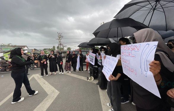 Jejaring Aktivis Perempuan dan Anak (JEJAK PUAN) tentang 
Pencegahan dan Penanganan Kekerasan Seksual (PPKS) di Lingkungan 
Perguruan Tinggi dan Sekolah