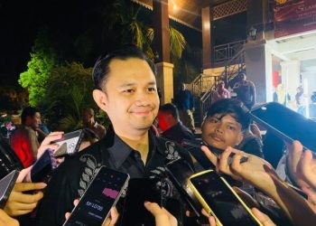 Wakil Walikota Gorontalo, Ryan Kono saat diwawancari oleh awak media di Rumah Adat Dulohupa (Rabu,8 Mei 2024) Foto Rama/Gopos