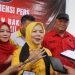 Idah Syahidah diwawancarai usai mengantarkan berkas pencalonan ke DPD PDIP Provinsi Gorontalo, Senin (13/5/2024).(F. Abin/gopos)