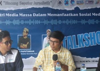 Direktur gopos.id, Andi Arifudin (kiri) bersama Pemimpin Redaksi Harian Gorontalo Post, Jitro Paputungan (tengah) menjadi narasumber dalam dialog BISIK Mahasiswa Jurnalistik Jurusan Komunikasi UNG