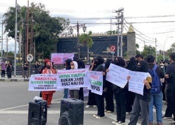 Aksi yang dilakukan oleh jejak puan untuk meyampaikan aspirasi terkait kekerasan seksual, 02/05/2024 (F.g Aas Ome/Gopos)