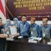 Tim RAMAH saat menyerahkan berkas bakal calon Walikota dan wakil Walikota Gorontalo non partai ke KPU Kota Gorontalo, Jumat (10/5/2024).(F. Sari/gopos)