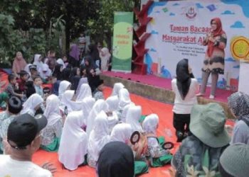 Suasana kegiatan ‘Panen Buku’ yang kami gelar di kawasan Taman Baca Masyarakat Al-Latif, Kecamatan Mandalawangi, Kabupaten Pandeglang, Provinsi Banten, Kamis (30/5/2024). ANTARA/HO-Humas Kementan