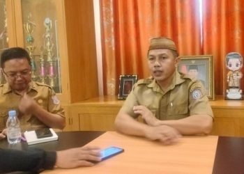 Kepala SMA Terpadu Wira Bhakti Marwan Potale saat memberikan keterangan pers terkait dugaan insiden perundungan siswi oleh senior, Selasa (14/5/2024).(Foto Putra/gopos)