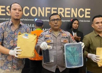 Polda Gorontalo menggelar konferensi pers penangkapan dugaan penyalahgunaan narkoba jenis ganja seberat 1,5 kilogram.