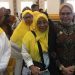 Bupati Merlan S. Uloli saat melepas pemberangkatan jemaah haji Kabupaten Bone Bolango di Masjid Baitul Haq Islamic Center, Minggu (19/5/2024). (Foto Indra/Gopos)