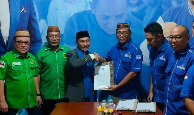 Bakal calon Gubernur Gorontalo, Nelson Pomalingo saat mendaftar ke Partai Demokrat, Selasa (14/5/2024).(F. Putra/gopos)