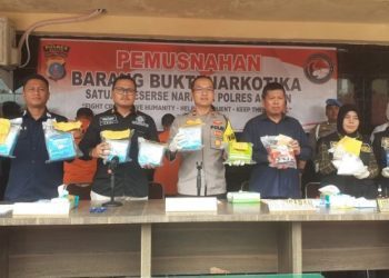 Konferensi pers pemusnahan barang bukti narkoba jenis sabu di Polres Asahan, Selasa (28/5/2024)