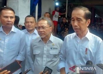 Tanggapan Santai Jokowi soal Fotonya ‘Hilang’ di Kantor PDIP