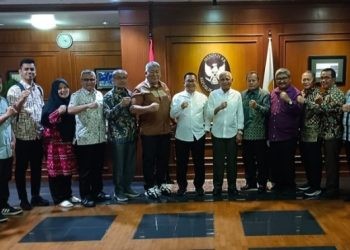 Bupati Asahan Surya saat kunjungan kerja di kantor Kementerian PAN-RB, Selasa (30/4/2024).