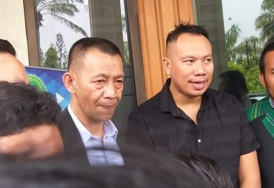 Salahudin Pakaya dan Vicky Prasetyo. (Foto Grid,ID/istimwa)