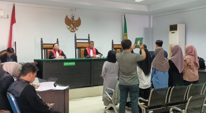 Sidang lanjutan agenda pemeriksaan saksi atas perkara tewasnya maba IAIN Sultan Amai Gorontalo, berlangsung di Pengadilan Negeri Gorontalo, Selasa (21/5/2024).(Sari/gopos)