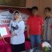 Suharsi Igirisa menyerahkan berkas formulir berkas di DPC PDI-P Pohuwato, Senin (13/05/2024) (Istimewa)