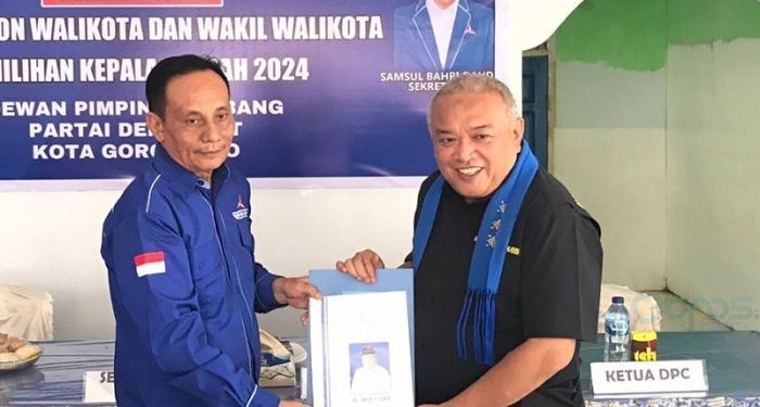 Foto Tony Junus melakukan Pendaftaran bakal calon Walikota dan Wakil Walikota Gorontalo di Partai Demokrat Ahad (12/5/2024) (Rama/Gopos)