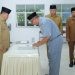 Asisten Administrasi Umum Kabupaten Asahan Muhilli Lubis saat melantik kepala UPTD di lingkungan Dinas Pendidikan, Senin (20/5/2024)