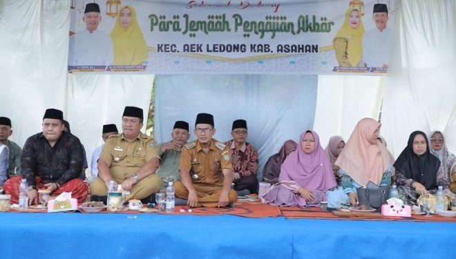 Wakil Bupati Asahan Taufik Zainal Abidin Siregar saat menghadiri pengajian akbar di alun-alun Desa Ledong Barat, Kecamatan Aek Ledong, Selasa (14/5/2024)