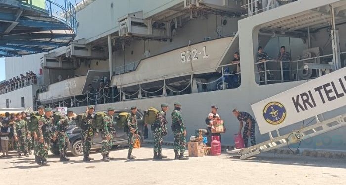 Sebanyak 437 prajurit Batalyon Infanteri Raider 715/Motuliato diberangkatkan untuk melaksanakan tugas sebagai Satgas Pamtas RI-PNG di perbatasan Papua, Jumat (10/5/2024).(F. Sari/gopos)