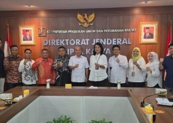 Bupati Pohuwato Saipul Mbuinga bersama rombongan saat mengunjungi Kementerian PUPR, Selasa (28/5/2024).