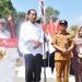 Bupati Gorontalo, Nelson Pomalingo Kedua dari kanan) saat mendampingi Presiden Jokowi meresmikan Inpres Jalan Daerah. Foto Humas Kominfo Kabgor.