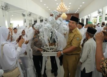 Wakil Bupati Asahan saat rangkaian penutupan manasik haji akbar 1445 H, Senin (6/5/2024).