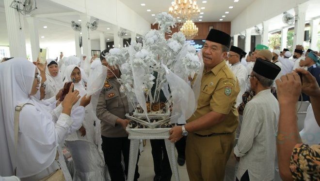 Wakil Bupati Asahan saat rangkaian penutupan manasik haji akbar 1445 H, Senin (6/5/2024).
