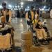 Pendorong kursi roda resmi mendorong para jamaah calon haji Indonesia di Terminal Syib Amir, Makkah, Arab Saudi, Kamis (23/5/2024). ANTARA FOTO/SIGID KURNIAWAN