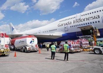 Aktivitas pengisian avtur di Bandara Sultan Hasanuddin Makassar. (F. dok Pertamina)