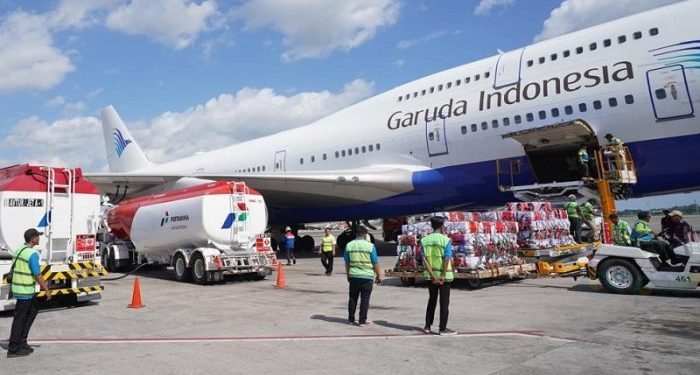 Aktivitas pengisian avtur di Bandara Sultan Hasanuddin Makassar. (F. dok Pertamina)