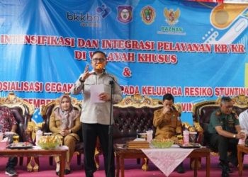 Walikota Gorontalo Marten Taha ketika memberikan sambutan pada kegiatan pencanangan program intensifikasi dan integrasi pelayanan KBKR di wilayah khusus dan intervensi percepatan penurunan stunting di Kota Gorontalo, Selasa (30/4/2024).