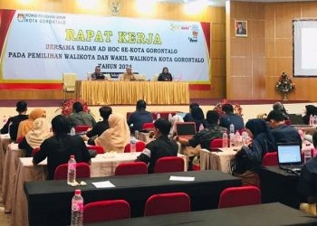 Kegiatan pembekalan untuk badan Ad hoc oleh KPU Kota Gorontalo bertempat di hotel Damhil, Selasa (28/5/2024).(Foto Rama/gopos)