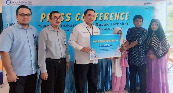 Bank Indonesia Provinsi Gorontalo melakukan penukaran uang rusak yang terbakar.