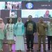 Kepala Kantor Perwakilan BI Gorontalo, Dian Nugraha (tengah) berpose bersama dengan narasumber dan pimpinan OPD yang hadir dalam bedah buku Panduan UMKM Go Global, Selasa (4/6/2024). (Putra/Humas BI Gorontalo)