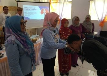 Bupati Merlan S. Uloli saat menghadiri penamatan siswa kelas IX SMP 1 Suwawa Tengah dan Deklarasi Iklim Sekolah Sehat dan Iklusivitas, Rabu (12/6/2024). (Foto Indra/Gopos)