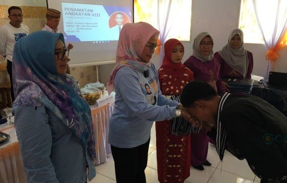 Bupati Merlan S. Uloli saat menghadiri penamatan siswa kelas IX SMP 1 Suwawa Tengah dan Deklarasi Iklim Sekolah Sehat dan Iklusivitas, Rabu (12/6/2024). (Foto Indra/Gopos)