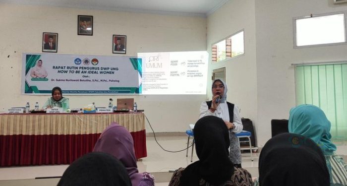 Seminar bertajuk "How To Be An Ideal Women" untuk meningkatkan kualitas anggota DWP UNG.(Foto UNG)