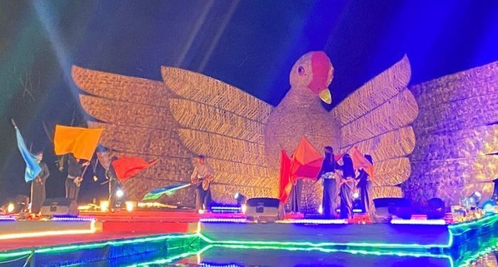 Penampilan teatrikal dari Riden Baruadi Gallery saat pembukaan Festival Pesona Danau Limboto. (Foto: Abin/Gopos)