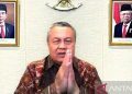 Gubernur Bank Indonesia (BI) Perry Warjiyo mengumumkan hasil Rapat Dewan Gubernur (RDG) BI Bulan April 2024 yang diikuti secara virtual di Jakarta, Rabu (24/4/2024). ANTARA/Martha Herlinawati Simanjuntak/aa.