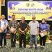 capt: Pj Walikota Ismail Madjid (tengah) bersama Perwakilan Peserta Pelatihan di Hotel Grand Q. Minggu (16/6/2024) (Foto/Istimewa)